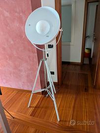 Lampada da terra Maison du Monde con diffusore