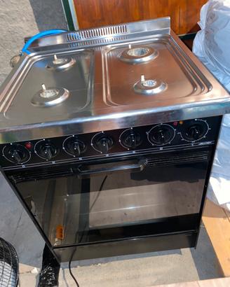 Forno elettrico , e fuochi gas