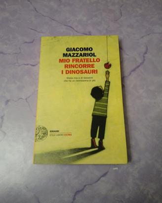 Libro "Mio fratello rincorre i dinosauri" 
