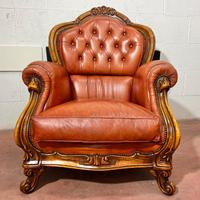 poltrona in pelle con intarsi in legno