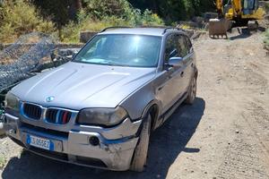 Bmw x3 incidentato
