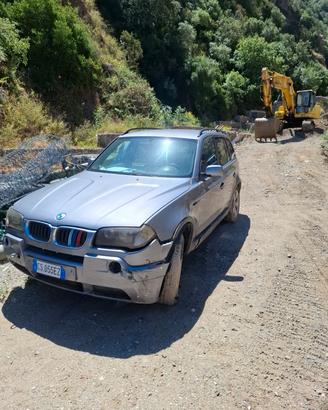 Bmw x3 incidentato