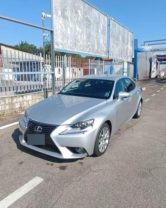 Lexus is300h