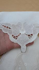 tovaglioli in lino sfilati e ricamati .