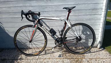 Bici da corsa Bianchi Superleggera 928 in carbonio
