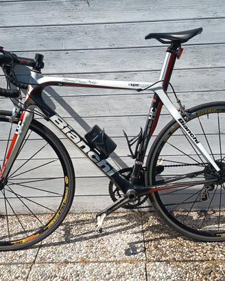 Bici da corsa Bianchi Superleggera 928 in carbonio