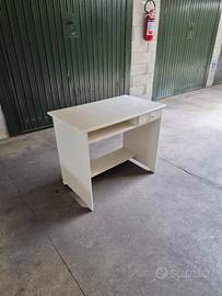 Scrivania Ikea quasi nuova