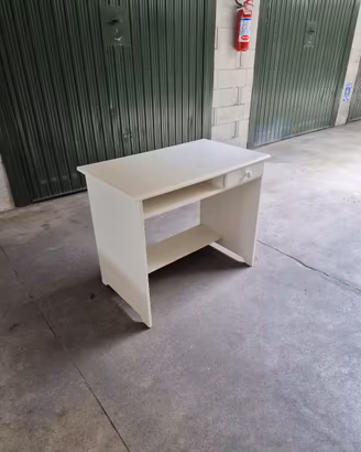 Scrivania Ikea quasi nuova