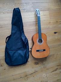 Chitarra acustica usata con custodia