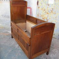 Antico lettino da bambino