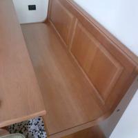 Cassapanca e tavolo in legno