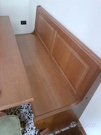 Cassapanca e tavolo in legno