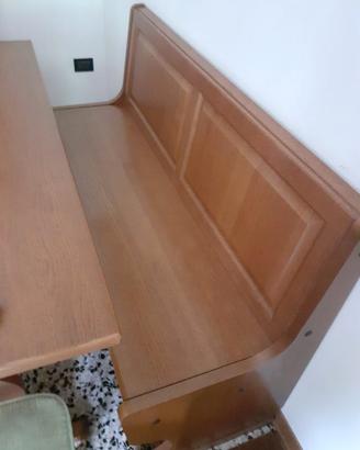 Cassapanca e tavolo in legno