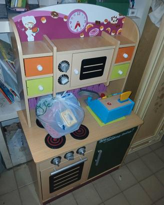 Cucina giocattolo in legno