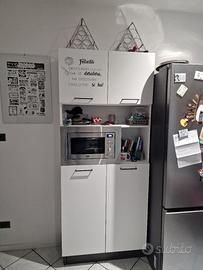 Credenza con microonde