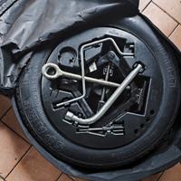 Ruotino di scorta con accessori 