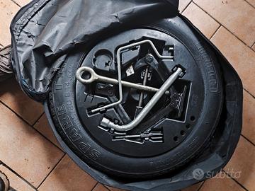 Ruotino di scorta con accessori 