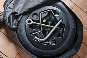 Ruotino di scorta con accessori 