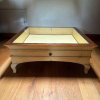 Tavolino in legno e vetro