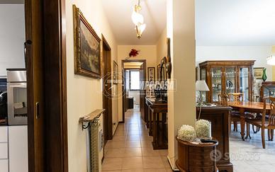 4 LOCALI 2 SERVIZI E BOX