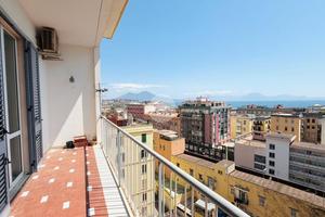 6 LOCALI A NAPOLI