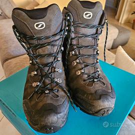 Scarpone trekking uomo