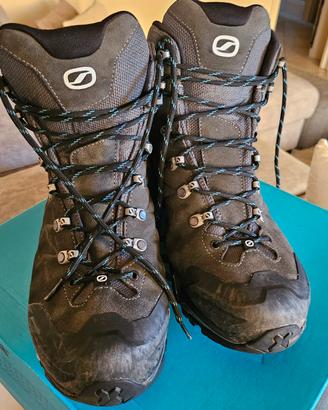Scarpone trekking uomo