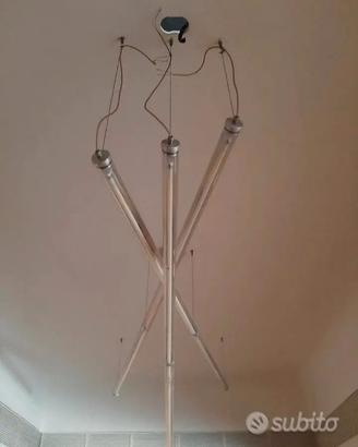 Grande lampadario moderno di design 