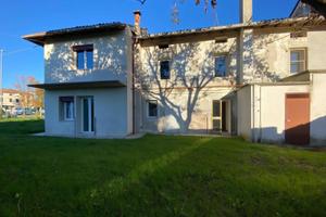 Casa indipendente con ampio giardino - Fratta