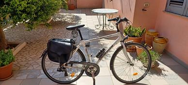 bicicletta bianchi reparto corse spillo rubino