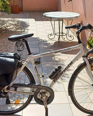 bicicletta bianchi reparto corse spillo rubino