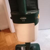 Folletto VK121 con battitappeto e altro accessorio