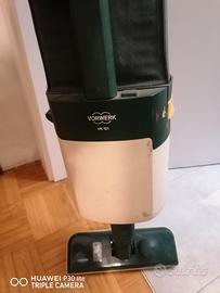 Folletto VK121 con battitappeto e altro accessorio