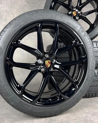 Cerchi in lega Porsche Macan r21"