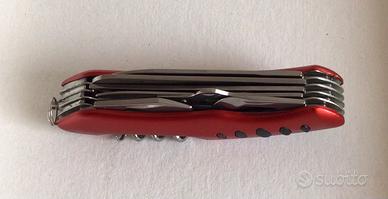 Coltellino mille usi