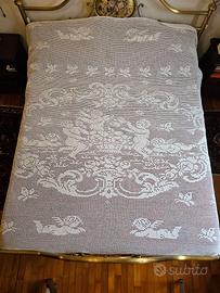 Copriletto ad uncinetto