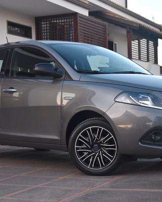 Lancia Ypsilon 1.0 Hybrid Gold