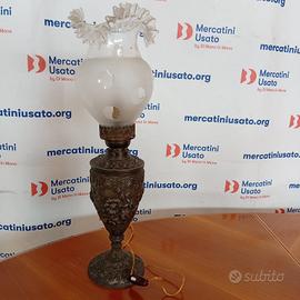 Lampada Ad Olio In Metallo Sbalzato