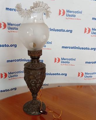 Lampada Ad Olio In Metallo Sbalzato