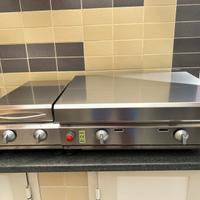 Barbeque a gas con fornelli e piastra