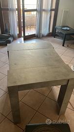Cucina, divano, mobile TV, tavolo