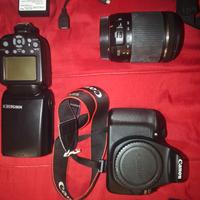 Canon 1200 D con due obbiettivi 