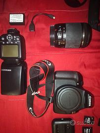 Canon 1200 D con due obbiettivi 