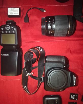 Canon 1200 D con due obbiettivi 