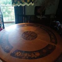 tavolo in legno lavorato