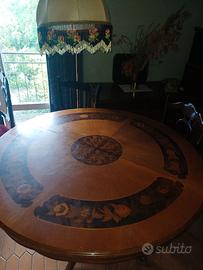 tavolo in legno lavorato
