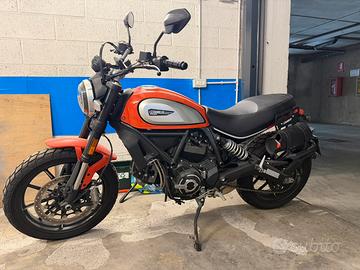 Ducati scrambler 800 con 2380km!