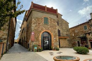 Lustignano TerraTetto, Centro Storico con Fondi