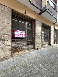 Ampio locale commerciale