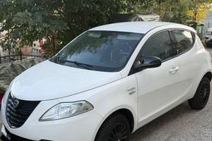 Lancia Ypsilon TwinAir 85cv 5 porte metano